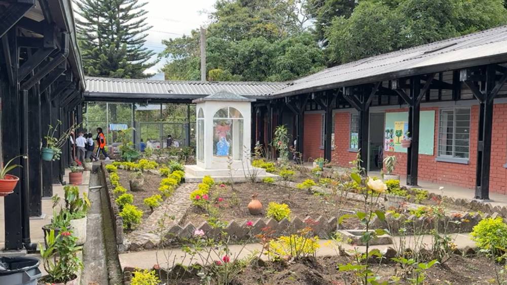 Institucion-Jose-Eusebio-Caro-recibio-titulacion-de-predio-en-Popayan.jpg