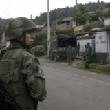 Presencia militar en vía rural del Cauca