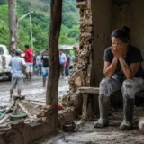 Habitante de Cajibío observa daños tras ataque armado en Cauca