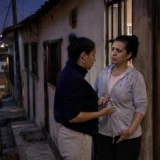 Mujeres conversan en barrio de Popayán sobre reclutamiento hacia Ucrania