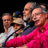 Petro confronta al Congreso en Medellín