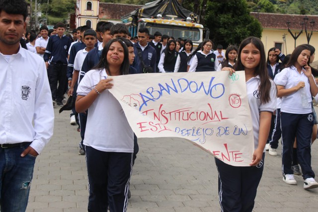 Saquean recursos de escuela en Almaguer