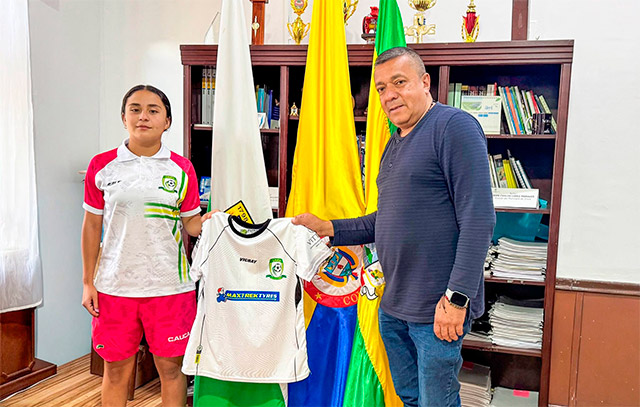 Silvia respalda a futbolistas en torneo nacional Sub-13 Silvia respalda a futbolistas en torneo nacional Sub-13