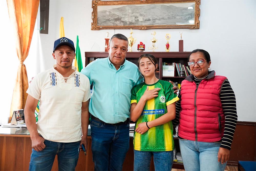 Silvia-respalda-a-futbolistas-en-torneo-nacional-Sub-13.jpg