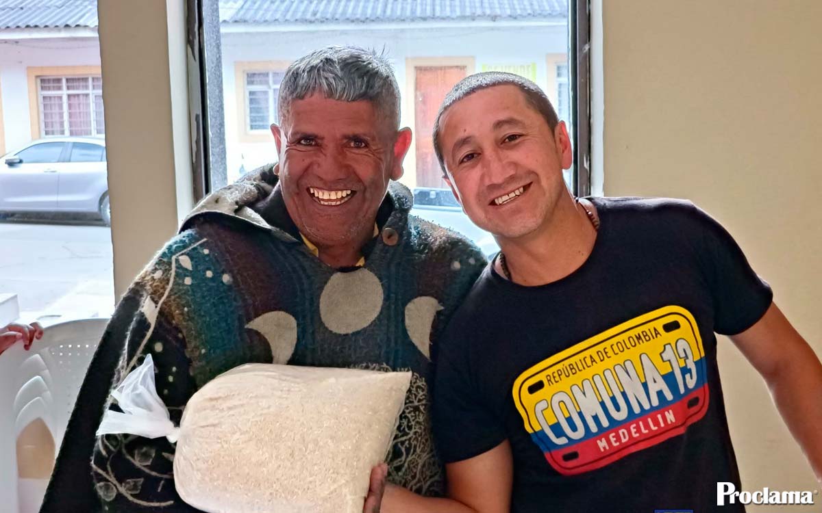 Alcaldía de Puracé entregó arroz a población con discapacidad