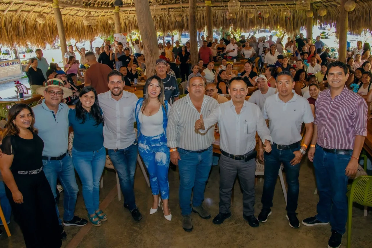 Alcaldia-reconocio-a-madres-y-padres-servidores-1280x853.webp
