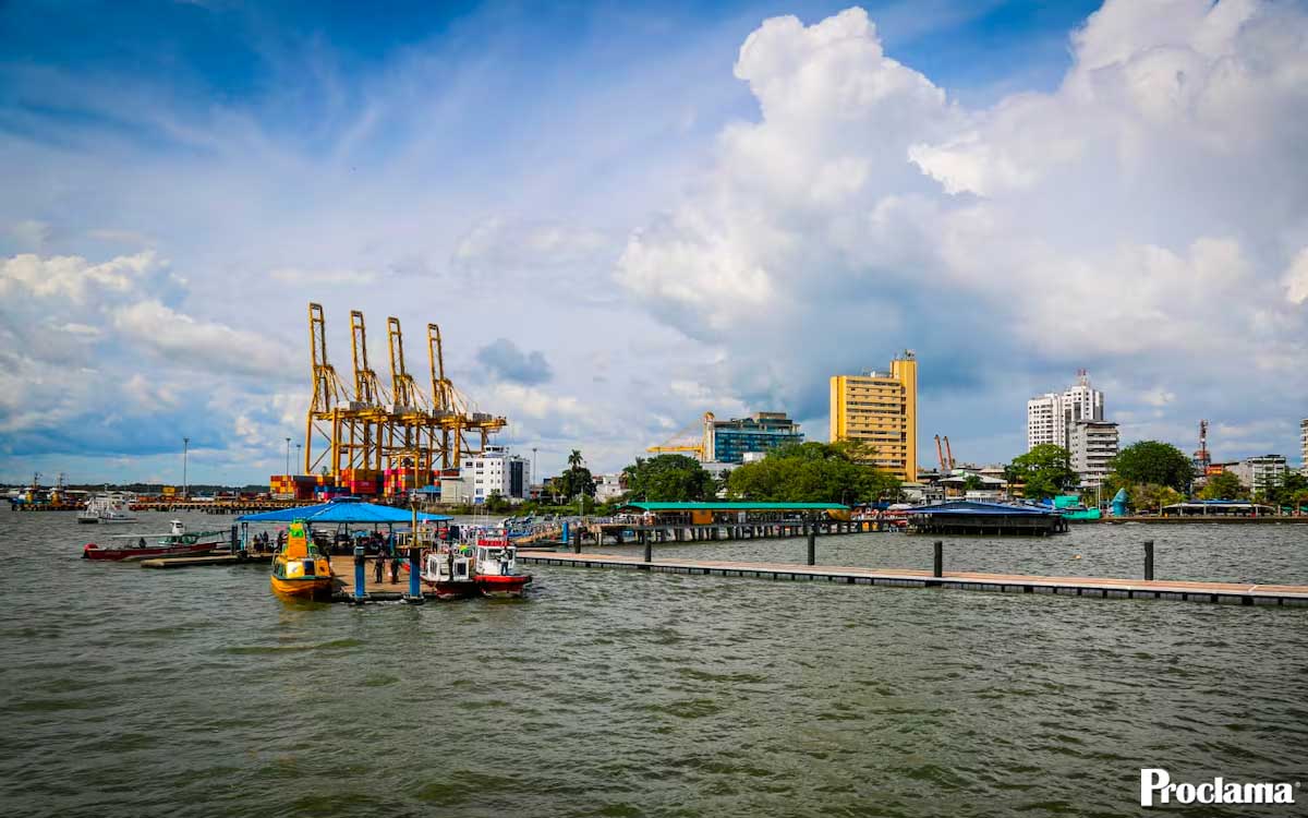 Buenaventura-espera-retiro-de-viejo-muelle-turistico.jpg