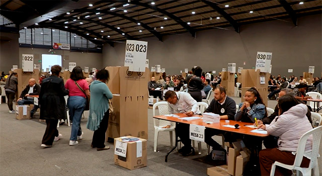 Escrutinio presidencial revisa formularios E-14 en Colombia Escrutinio presidencial revisa formularios E-14 en Colombia