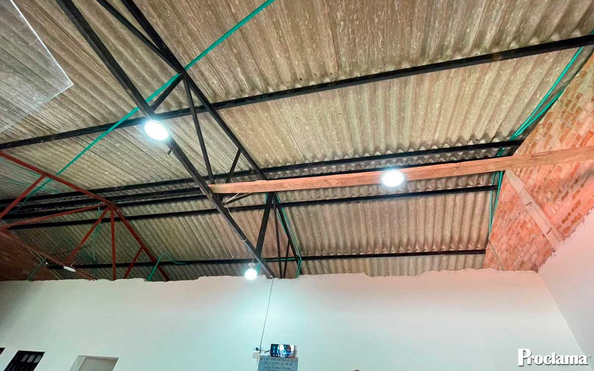 Estudiantes de Coconuco tendrán espacios renovados