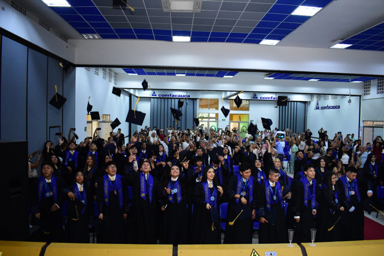 Estudiantes-del-Centro-Educativo-Empresarial-Comfacauca-avanzan-a-nueva-etapa-de-su-formacion-academica-foto-01-1280x854.jpeg