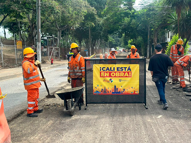 Inician trabajos de mejoramiento vial en el barrio Floralia, comuna 6 de Cali.
