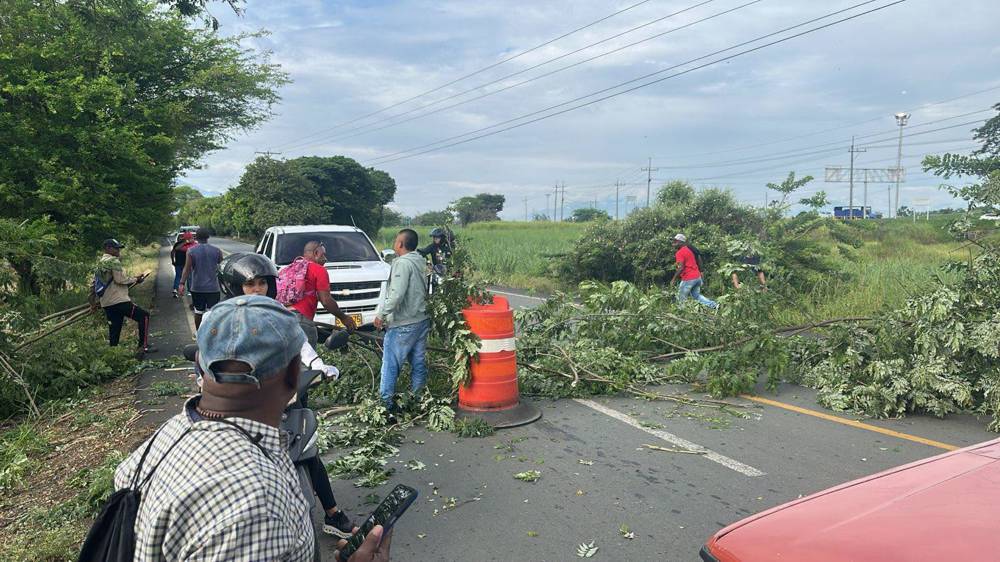 La-quiebra-que-paralizo-el-norte-del-Cauca-2.jpg