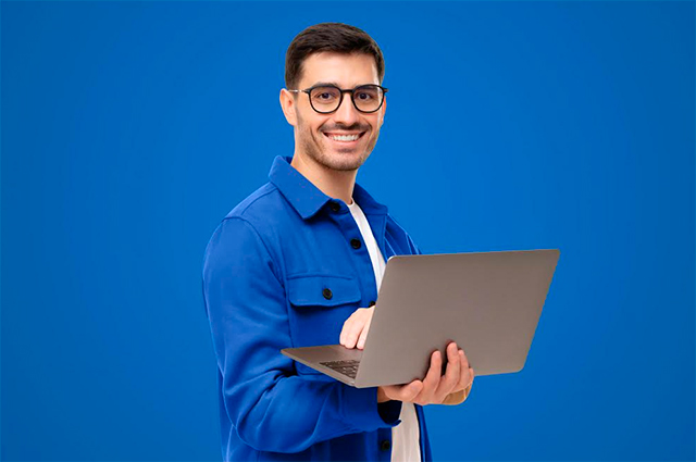 Laptops para estudiantes de agricultura: tecnología que resiste barro, sol y apuros