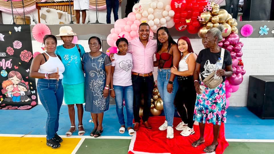 Lopez-de-Micay-celebro-a-sus-madres.jpg