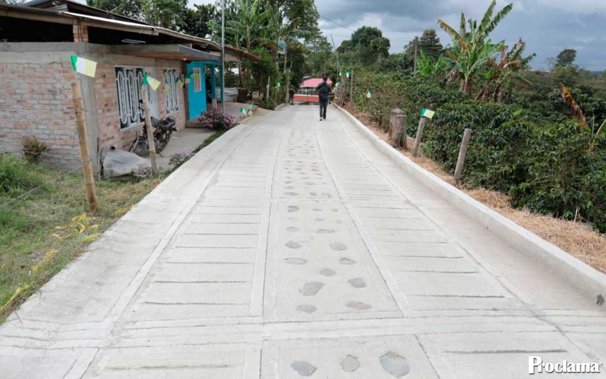 Octavio Guzmán llevó inversión rural a Timbío Octavio Guzmán llevó inversión rural a Timbío