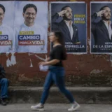 Carteles de Abelardo de la Espriella e Iván Cepeda en campaña presidencial
