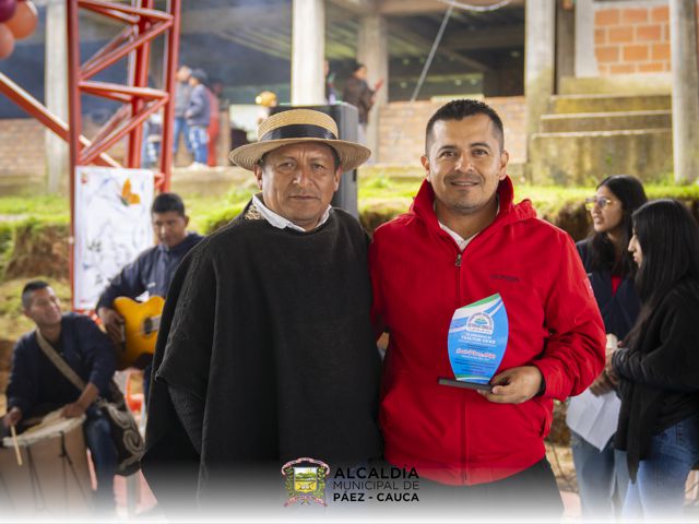 Páez entrega cubierta de polideportivo en El Cuartel