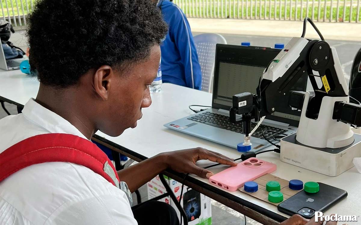 Robotica-llega-a-estudiantes-de-Puerto-Tejada.jpg