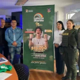 Autoridades de Sapuyes y Córdoba durante la firma del pacto por la legalidad contra apuestas clandestinas en Nariño