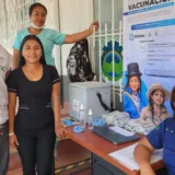 Morales vacunó a bebés contra sarampión y rubéola