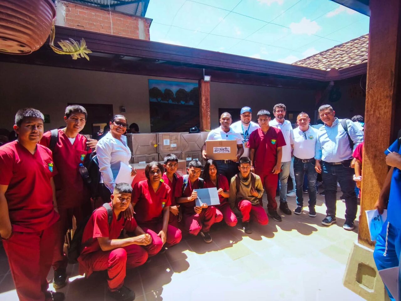Corinto recibe 140 computadores para estudiantes