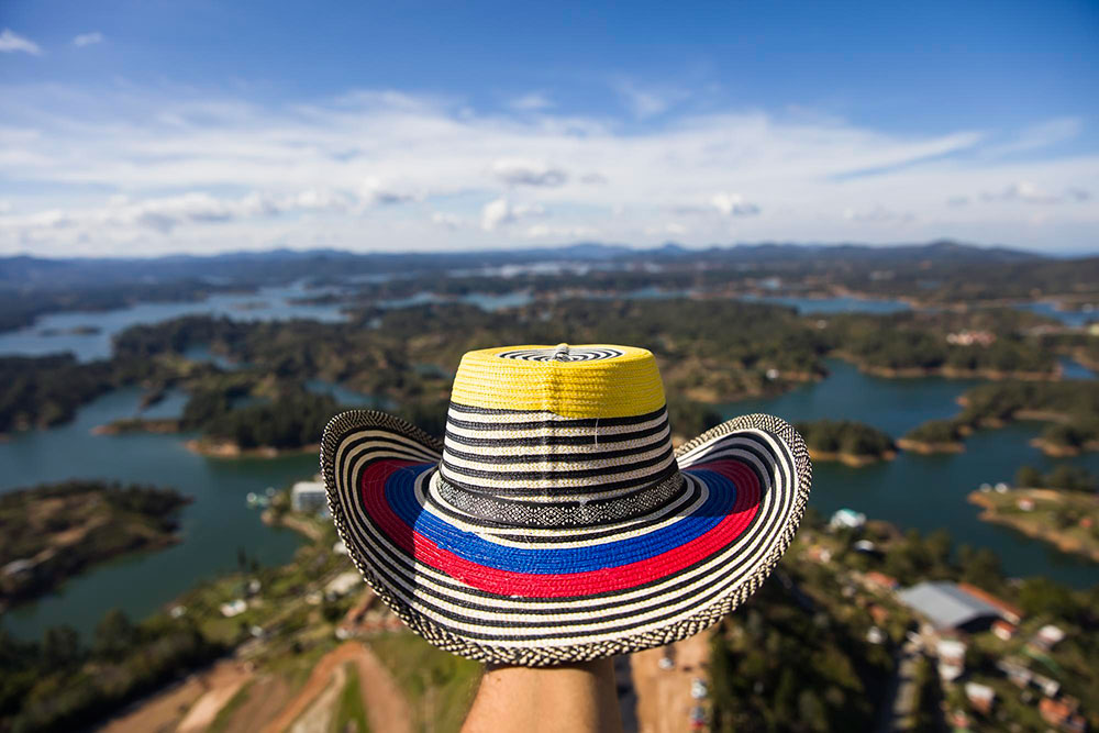 El-auge-del-turismo-interno-en-Colombia-como-los-colombianos-estan-redescubriendo-su-propio-pais.jpg