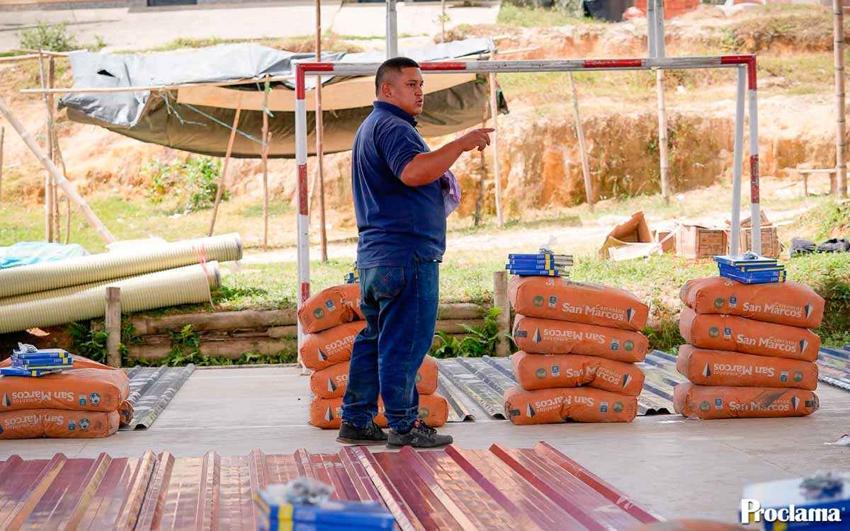 Familias de El Carmelo reciben ayudas tras atentado Familias de El Carmelo reciben ayudas tras atentado