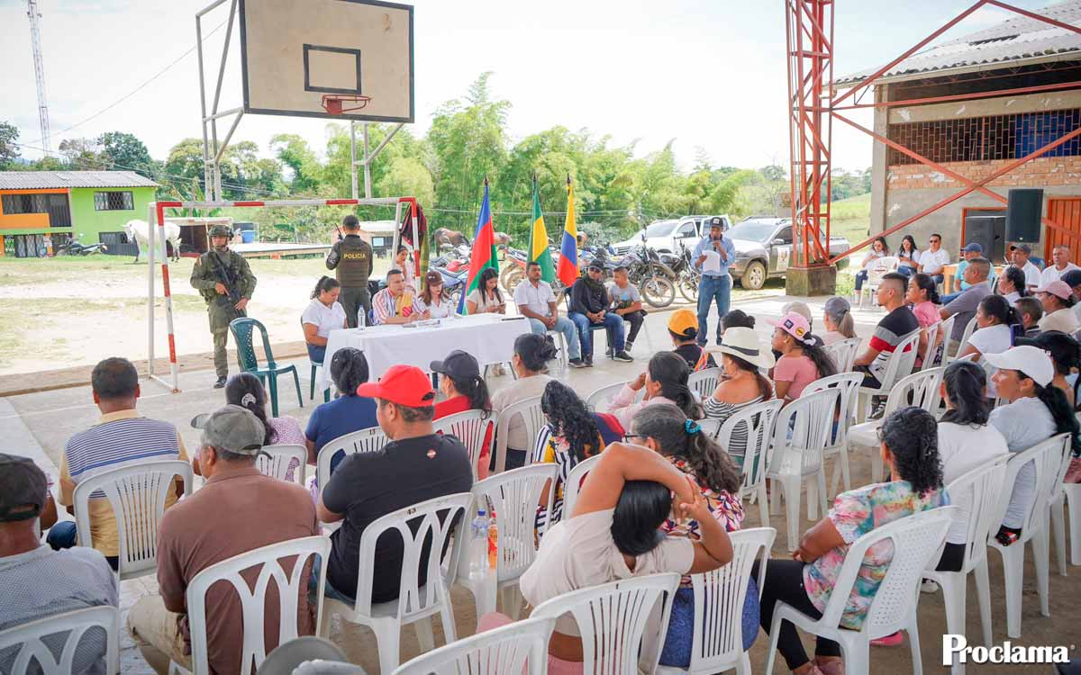 Familias de El Carmelo reciben ayudas tras atentado Familias de El Carmelo reciben ayudas tras atentado