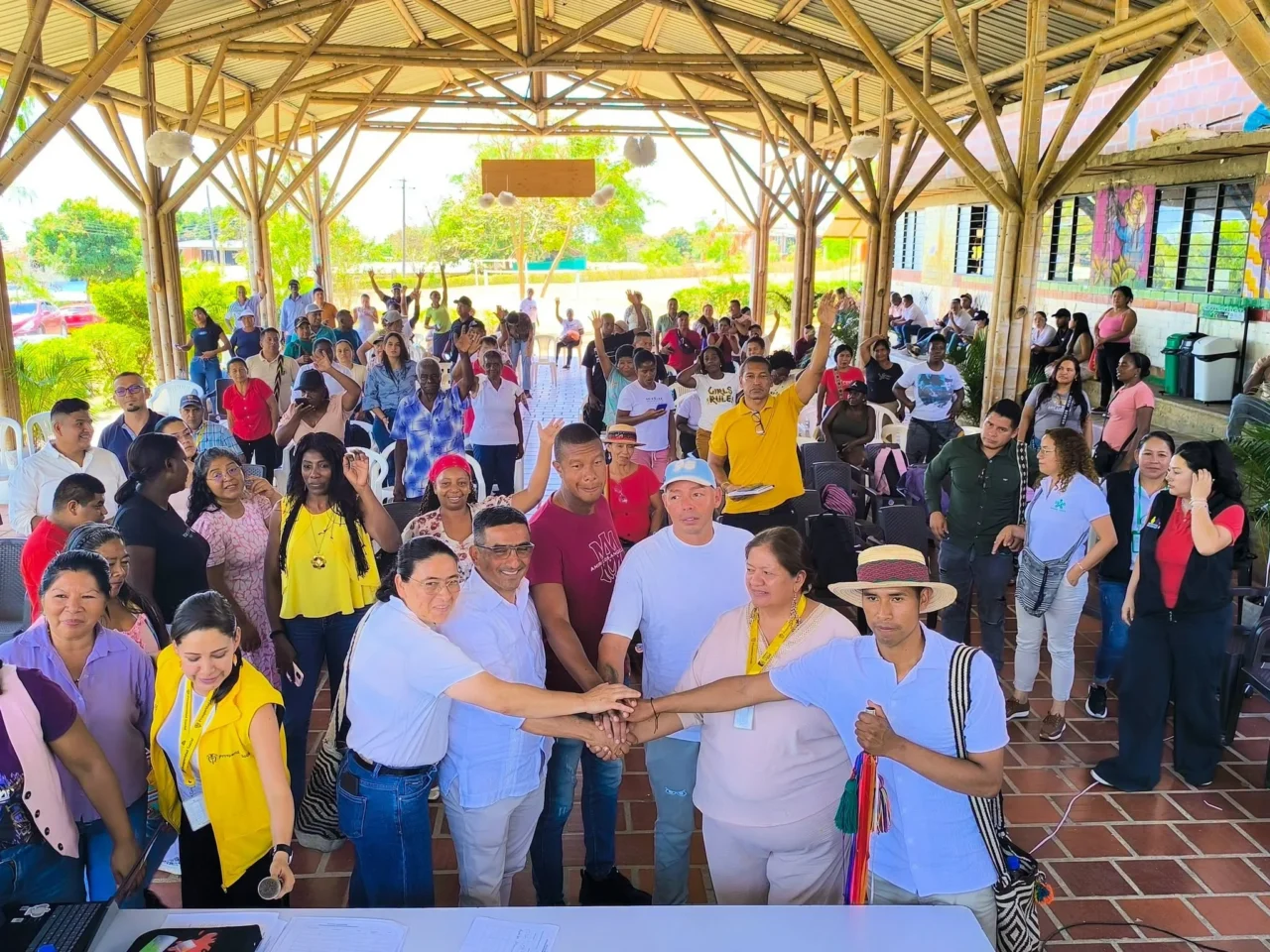 Firma del Pacto de Gobernanza entre la Alcaldía de Caloto y la Red de Organizaciones Productoras para la sostenibilidad del proyecto productivo Firma del Pacto de Gobernanza entre la Alcaldía de Caloto y la Red de Organizaciones Productoras para la sostenibilidad del proyecto productivo