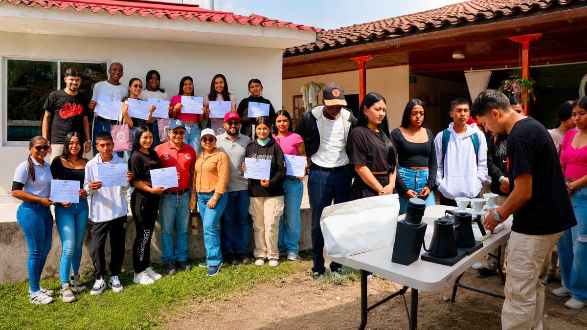 Jovenes-de-Suarez-convierten-el-cafe-en-oportunidades.jpg