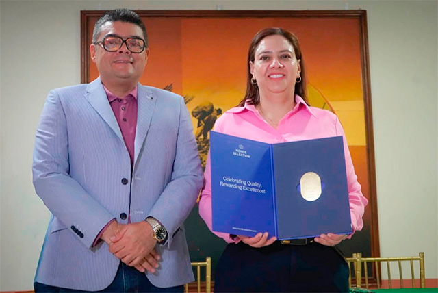 Licorera del Cauca celebra reconocimientos obtenidos en el exterior
