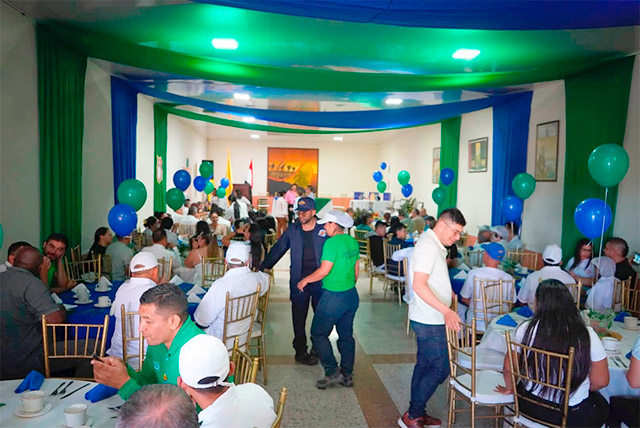Licorera del Cauca celebra reconocimientos obtenidos en el exterior