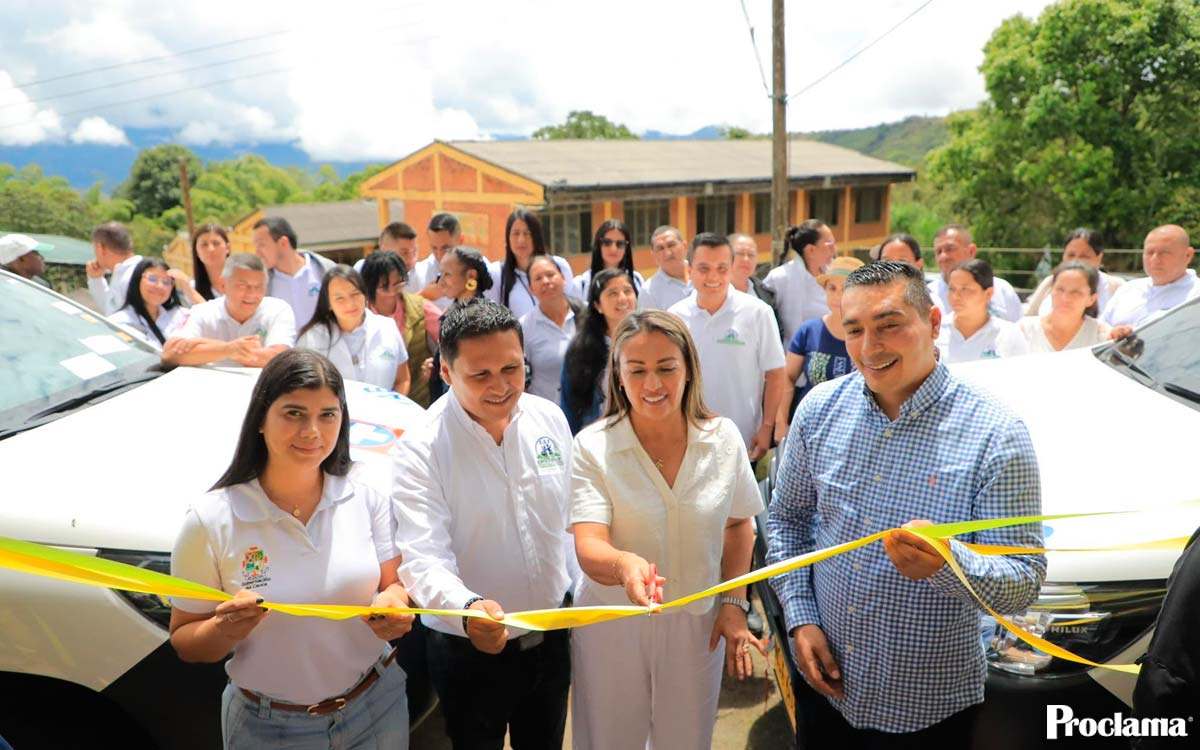 Octavio, el gobernador que ha entregado más de 40 ambulancias en Cauca