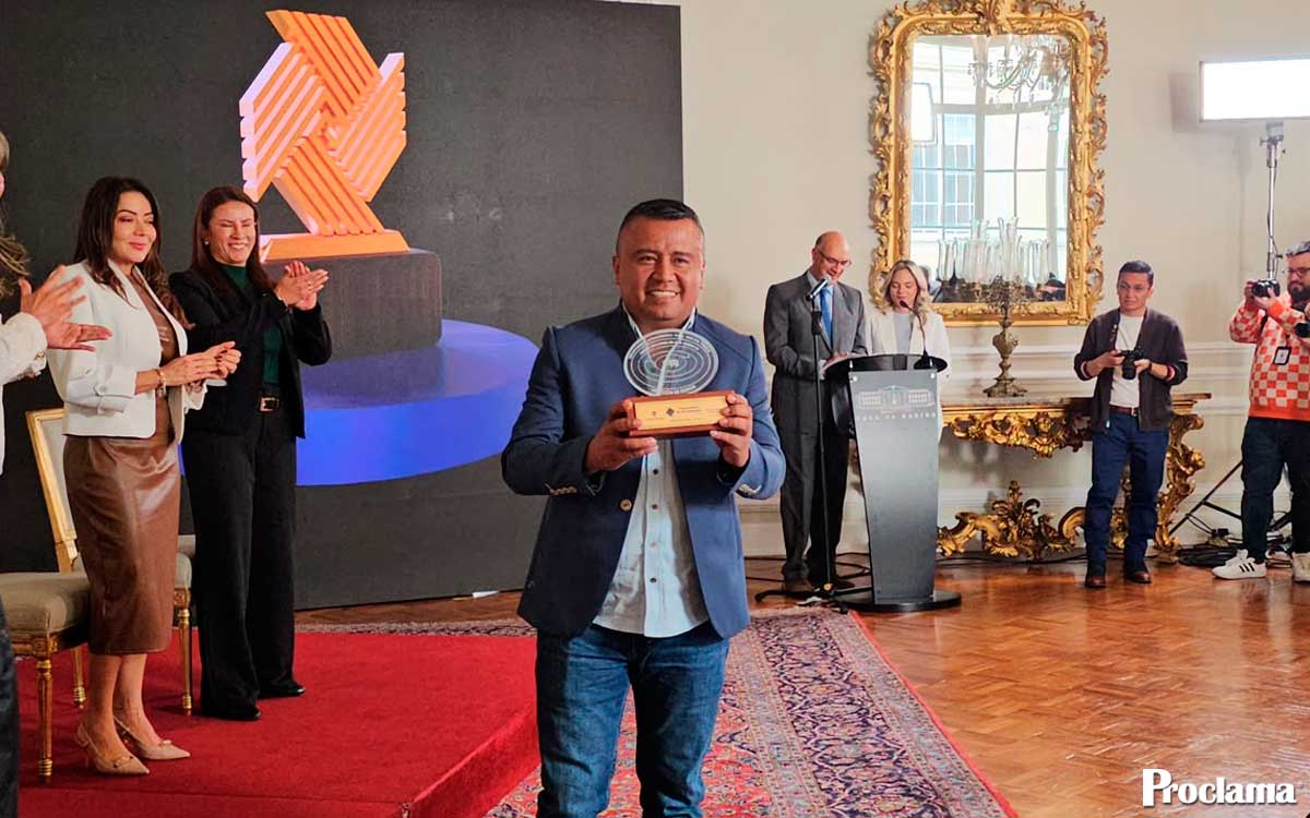 Suarez-recibe-reconocimiento-nacional-por-gestion-publica.jpg