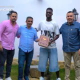 Davinson Sánchez durante su visita a la institución educativa donde inició su formación en Caloto, Cauca