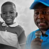 Mateo Valencia y el alcalde de Bahía Solano, Jairson Valencia, tras el sismo en Chocó