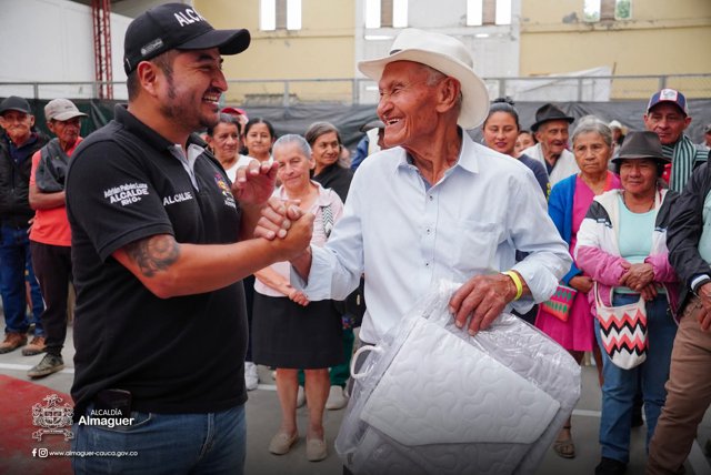 Adultos mayores abrieron las Fiestas de Verano Adultos mayores abrieron las Fiestas de Verano