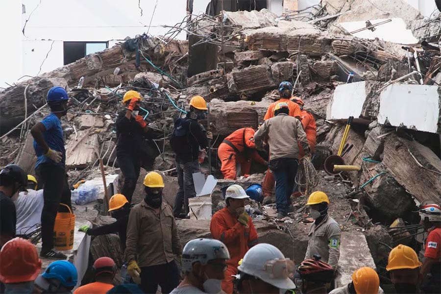 CUANDO-EL-VECINO-SE-HIZO-NECESARIO-CRONICA-DE-UN-TERREMOTO-GUIDO-GERMAN-HURTADO.jpg
