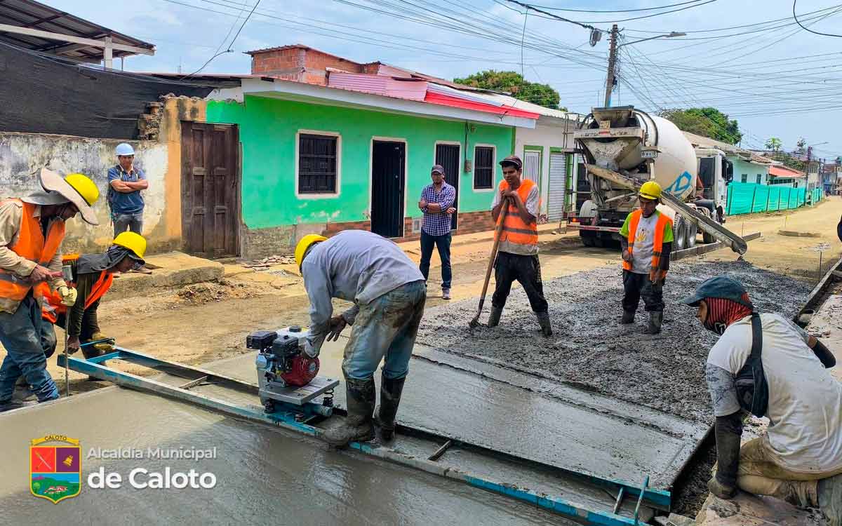 Caloto pavimenta la carrera sexta tras renovar acueducto