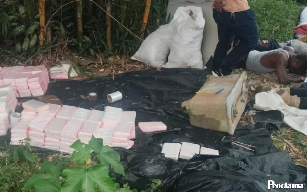 Dron-detecta-presunta-droga-durante-vigilancia-en-Buenaventura.jpg