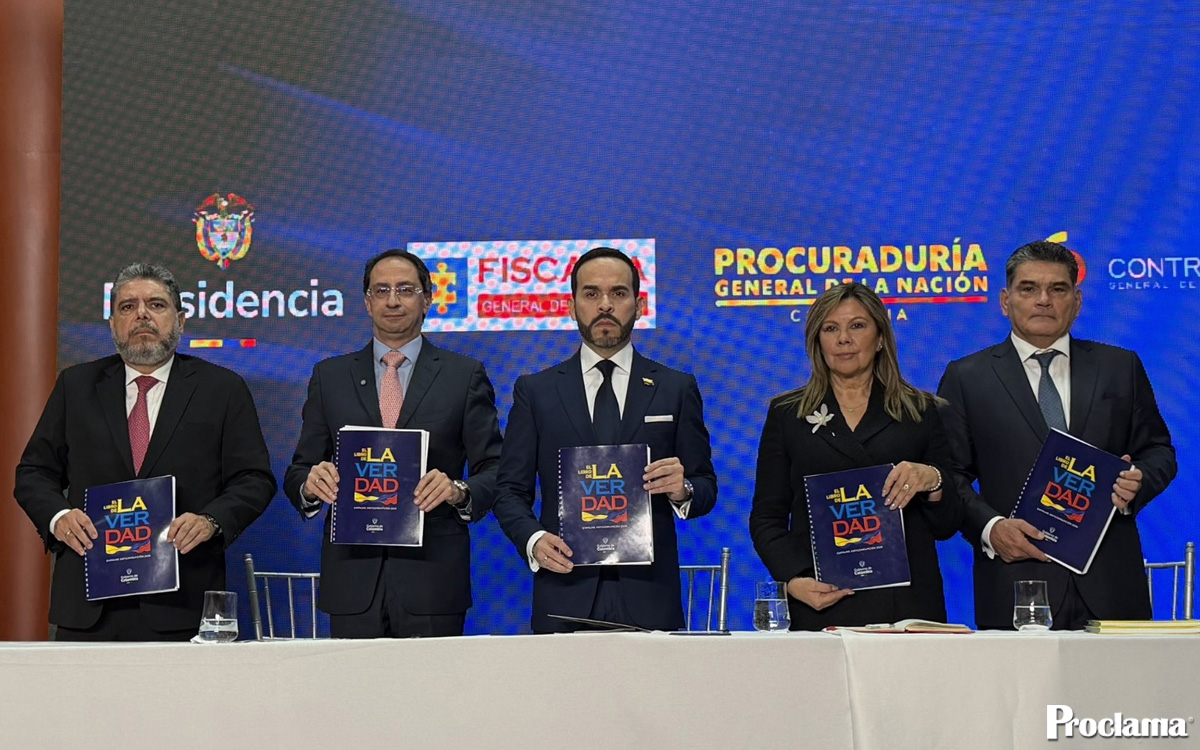 Gobierno-entrega-Libro-de-la-Verdad-a-autoridades-1.jpg