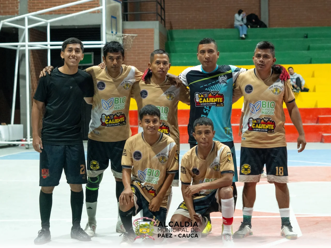 Jugadores-de-La-Y-y-Bello-Horizonte-durante-el-inicio-del-Torneo-Interbarrios-de-Belalcazar-1280x960.webp