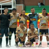 Jugadores de La Y y Bello Horizonte durante el inicio del Torneo Interbarrios de Belalcázar