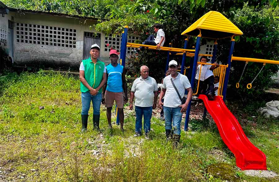 Santa-Cruz-del-Sigui-recibe-parque-infantil-y-dotacion-en-salud.jpg