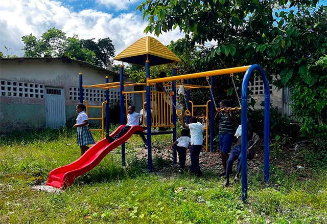 Santa Cruz del Sigüí recibe parque infantil y dotación en salud Santa Cruz del Sigüí recibe parque infantil y dotación en salud