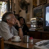 Colombianos observan imágenes del 11 de septiembre de 2001