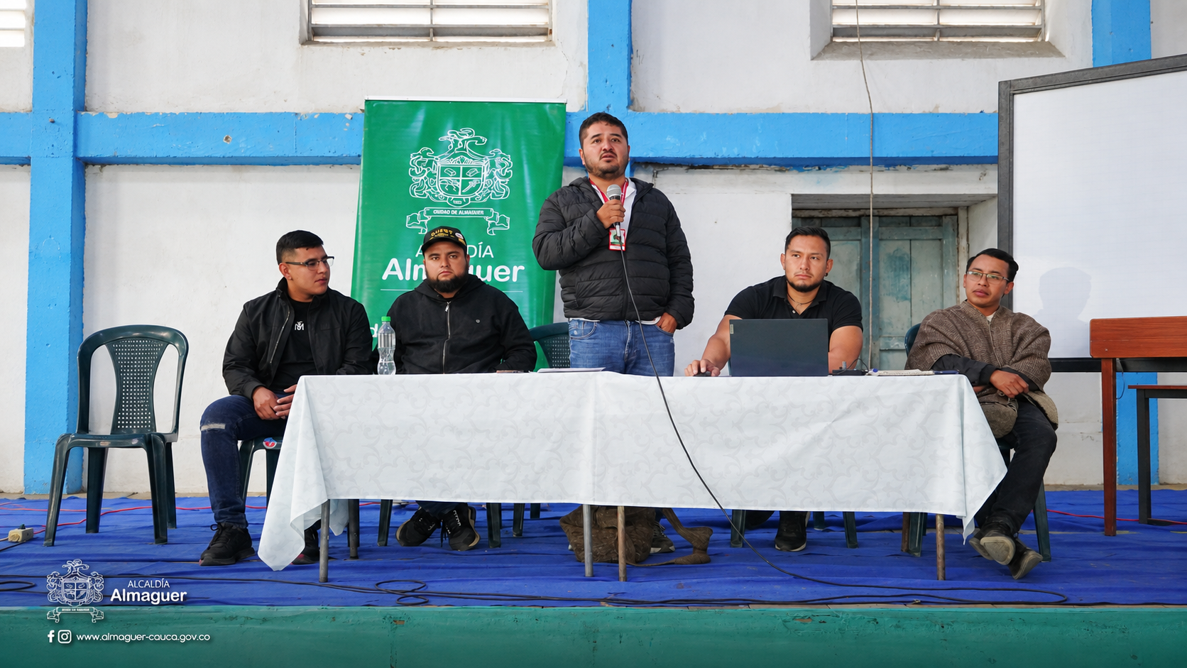 Almaguer entrega estudios para alcantarillado de Caquiona