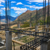 Almaguer supervisa construcción del salón comunal de Nacederos