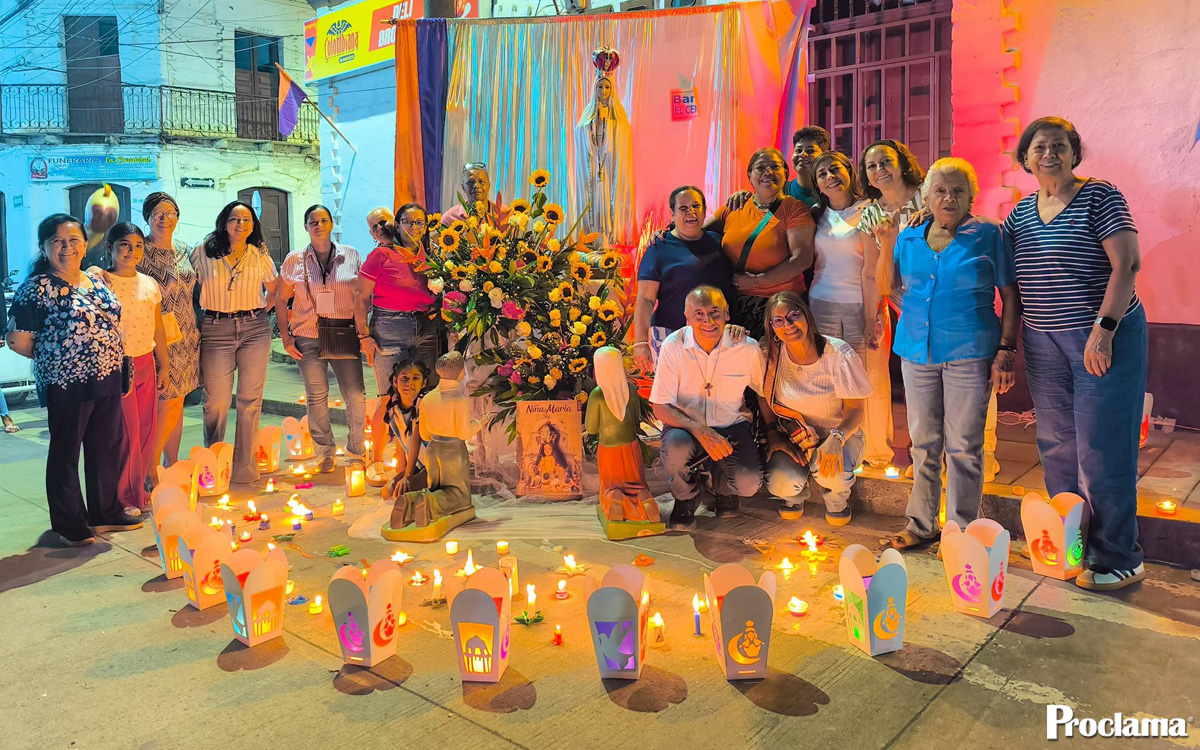 Caloto-encendio-faroles-por-la-Nina-Maria.jpg