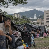 Damnificados viven en campamento tras terremoto en Cali
